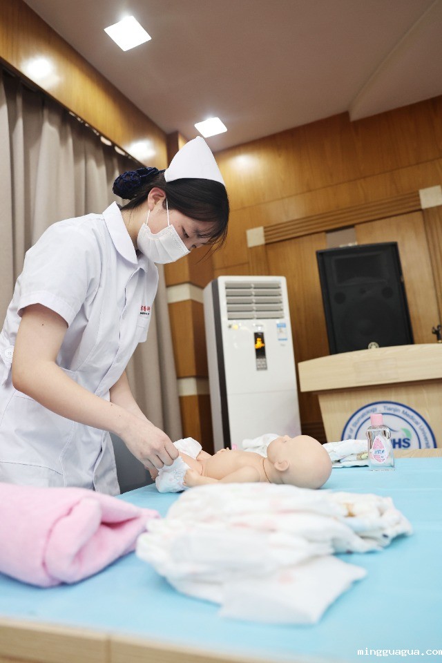 医大护理3.jpg 医大护理3.jpg