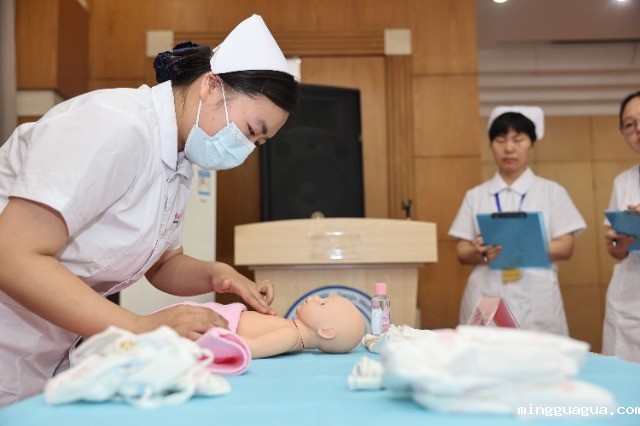 医大护理1.jpg 医大护理1.jpg