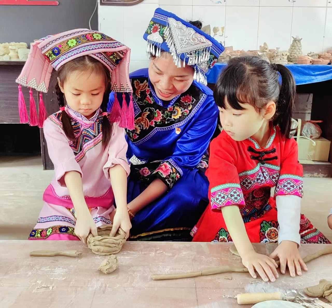 贺州非遗文化进校园.jpg 贺州非遗文化进校园.jpg