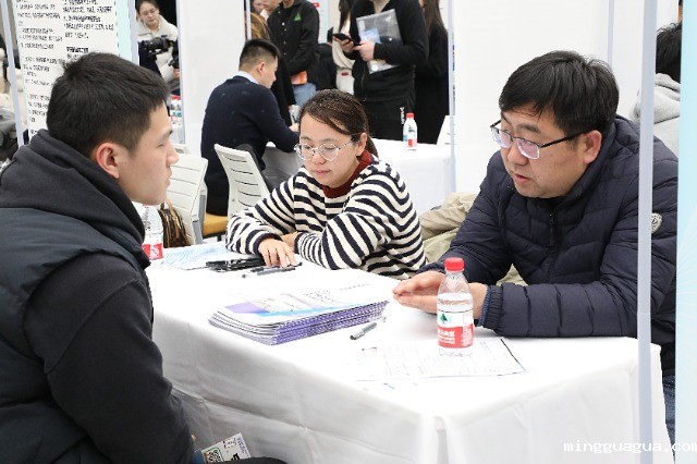 “奔甬而来”春季硕博专场招聘会 学校供图 1.JPG
